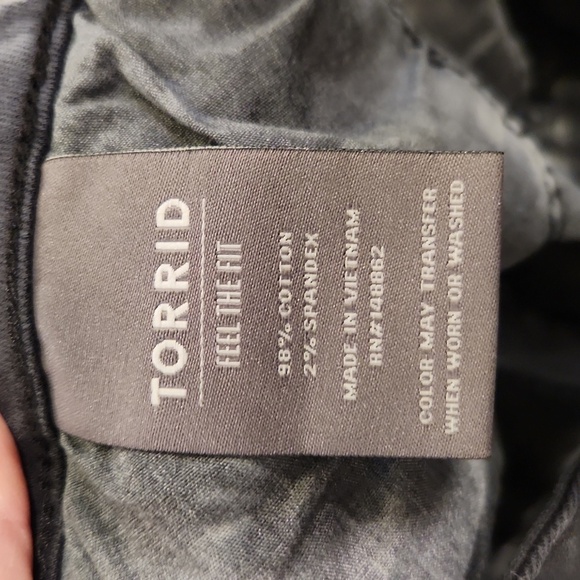 Black and white tie dye Torrid jean shorts size 18! Excellent condition! - Picture 4 of 13